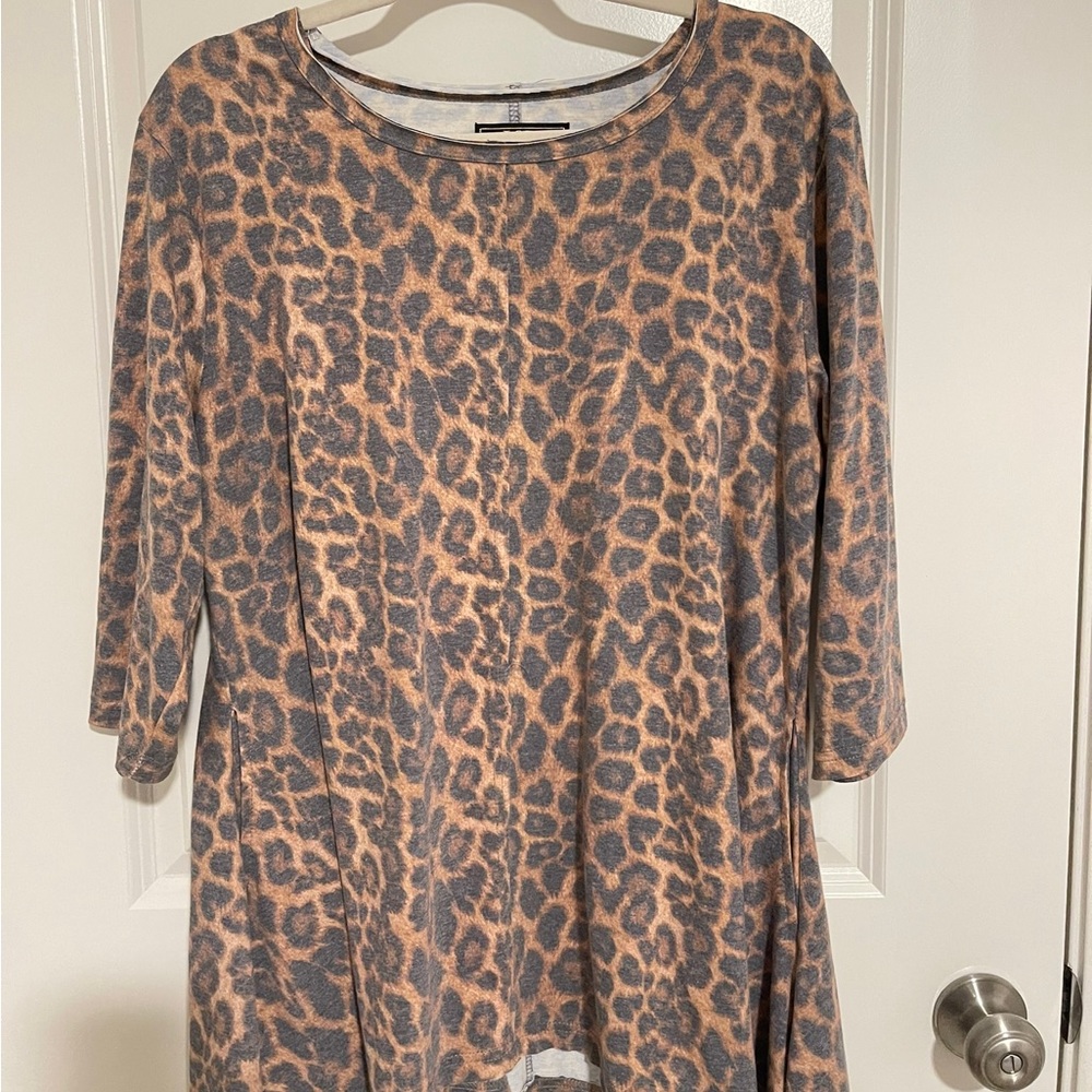 XL, cheetah, 3/4 sleeve, long sleeved shirt NEVER WORN